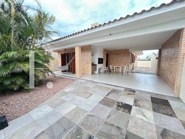 Casa com 127m², 3 dormitórios, 1 suíte, 2 vagas, no bairro Rainha do Mar em Xangri-Lá