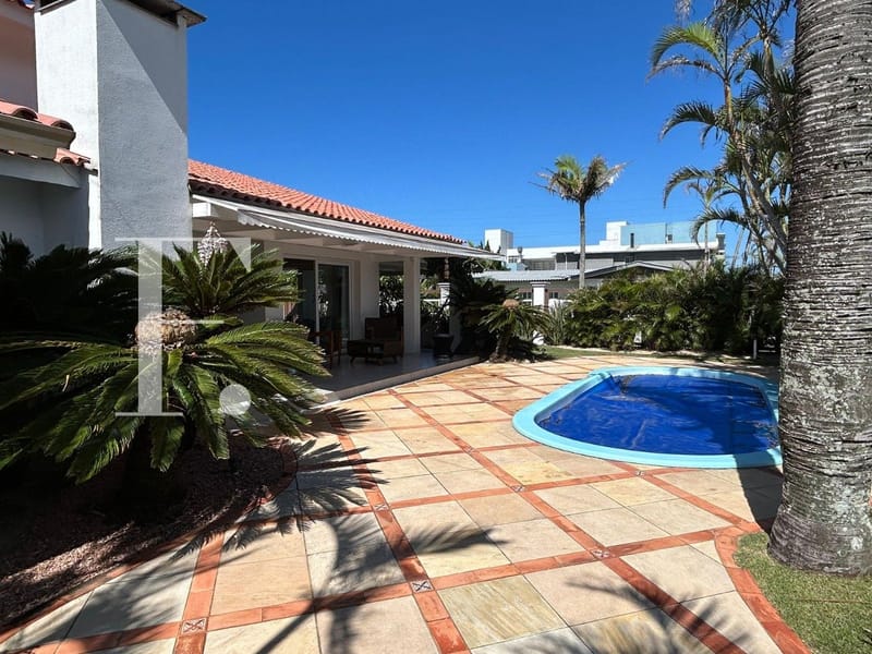 Sobrado com 440m², 6 dormitórios, 6 suítes, no bairro Atlântida em Xangri-Lá