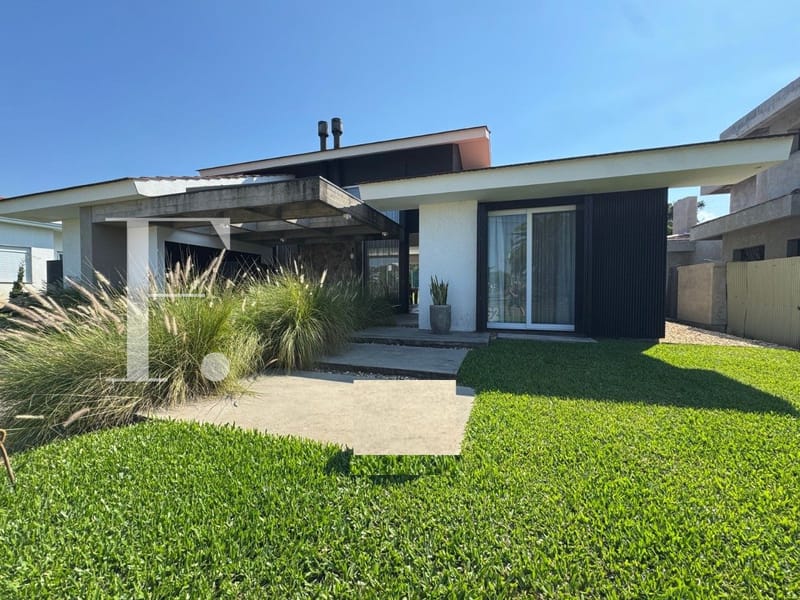 Casa com 170m², 3 dormitórios, 3 suítes, 2 vagas, Green Village Golf Club em Xangri-Lá