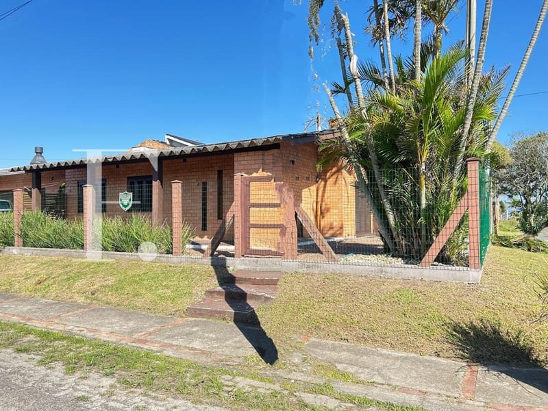 Casa com 79m², 2 dormitórios, 1 vaga, no bairro Rainha do Mar em Xangri-Lá