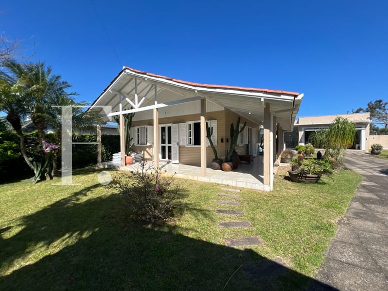 Casa com 133m², 3 dormitórios, 1 suíte, no bairro Atlântida em Xangri-Lá