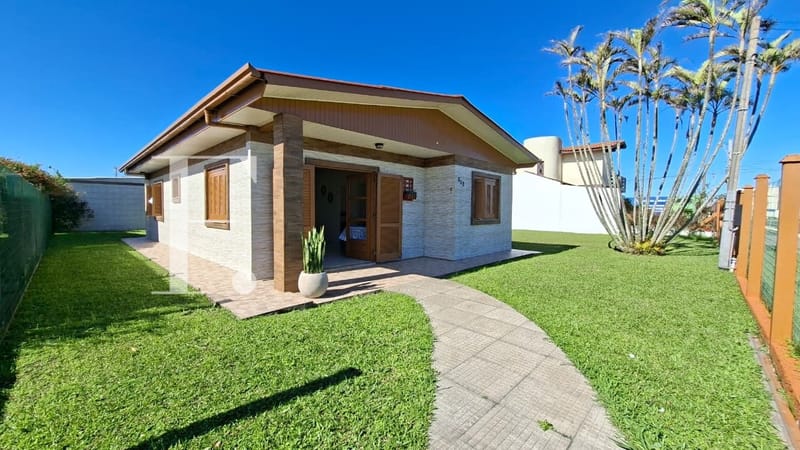 Casa com 122m², 3 dormitórios, 2 vagas, no bairro Rainha do Mar em Xangri-Lá