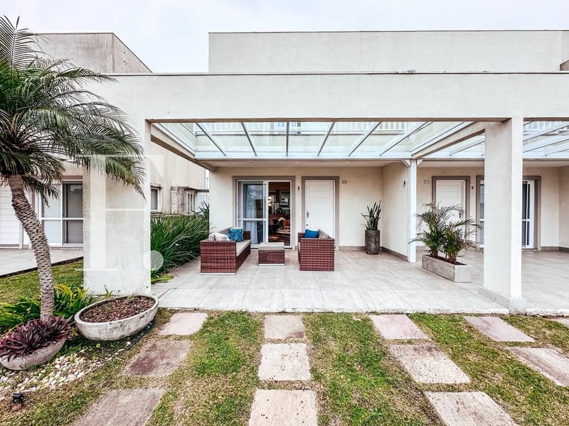 Sobrado com 101m², 3 dormitórios, 1 suíte, 2 vagas, Pateo Marbella em Xangri-Lá