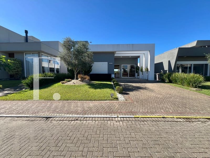 Casa Condomínio com 182m², 3 dormitórios, 3 suítes, 2 vagas, Dubai Resort em Capão da Canoa