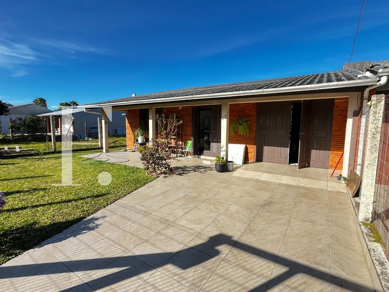 Casa com 130m², 2 dormitórios, 1 vaga, no bairro Remanso em Xangri-Lá