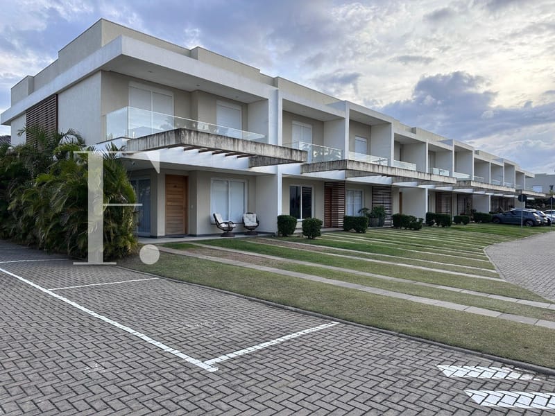 Sobrado com 166m², 4 dormitórios, 2 suítes, 4 vagas, Murano em Capão da Canoa