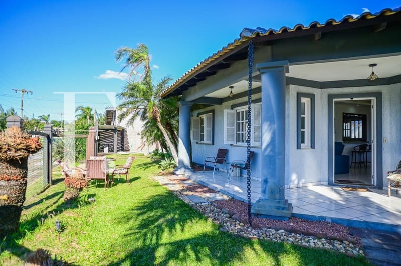 Casa com 128m², 3 dormitórios, 1 suíte, 2 vagas, no bairro Remanso em Xangri-Lá