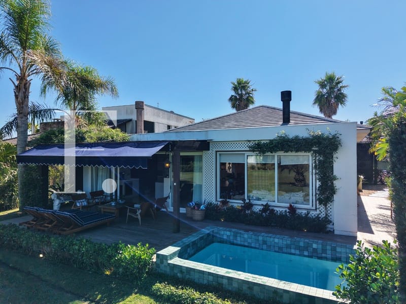 Casa Condomínio com 260m², 3 dormitórios, 3 suítes, 2 vagas, Ventura Club em Xangri-Lá