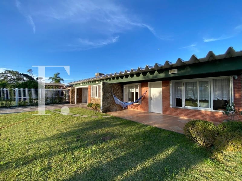 Casa com 115m², 3 dormitórios, 1 suíte, 2 vagas, no bairro Atlântida em Xangri-Lá