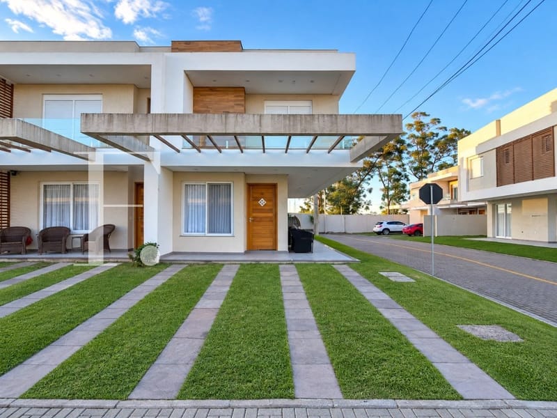 Sobrado com 136m², 3 dormitórios, 1 suíte, 2 vagas, Murano em Capão da Canoa