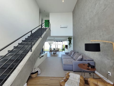 Sobrado com 175m², 3 dormitórios, 3 suítes, 4 vagas, Blue em Xangri-Lá