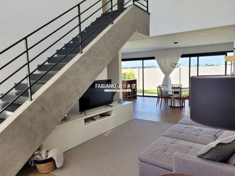 Sobrado com 175m², 3 dormitórios, 3 suítes, 4 vagas, Blue em Xangri-Lá
