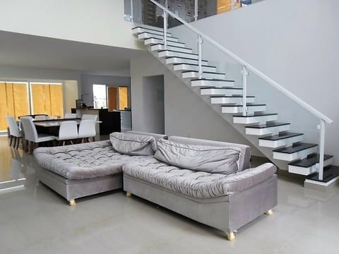 Sobrado com 322m², 4 dormitórios, 4 suítes, 2 vagas, Riviera em Xangri-Lá