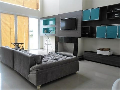Sobrado com 322m², 4 dormitórios, 4 suítes, 2 vagas, Riviera em Xangri-Lá