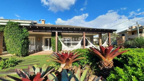 Casa Condomínio com 390m², 4 dormitórios, 2 suítes, 4 vagas, Atlântico Villas Club em Osório
