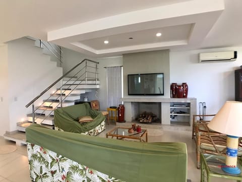 Sobrado com 274m², 4 dormitórios, 3 suítes, 2 vagas, Celebration em Xangri-Lá