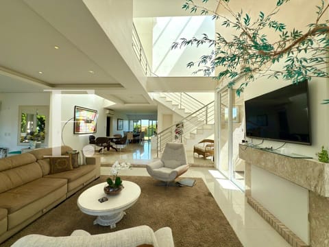 Sobrado com 304m², 4 dormitórios, 4 suítes, 2 vagas, Ventura em Xangri-Lá