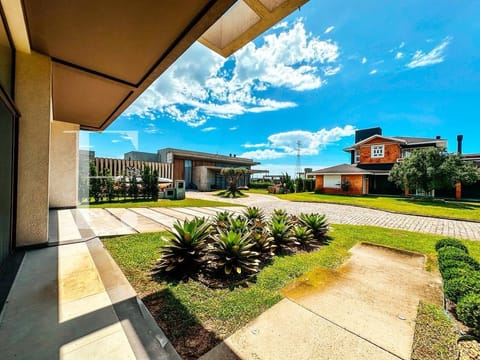 Casa Condomínio com 350m², 4 dormitórios, 4 suítes, 2 vagas, Lagoa do Passo em Osório
