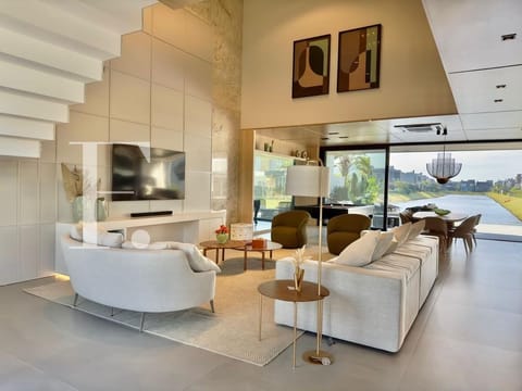 Sobrado com 338m², 4 dormitórios, 4 suítes, 2 vagas, Capão Ilhas Resort em Capão da Canoa