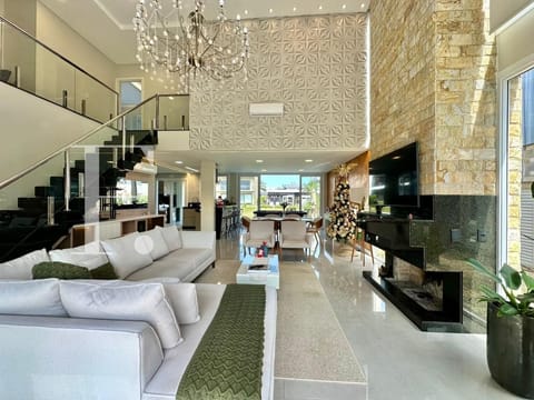 Sobrado com 320m², 4 dormitórios, 3 suítes, 2 vagas, Capão Ilhas Resort em Capão da Canoa