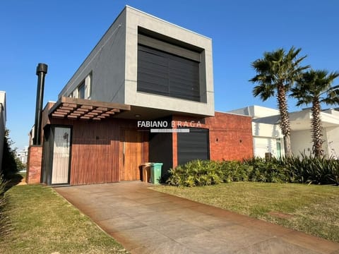 Sobrado com 187m², 4 dormitórios, 4 suítes, 2 vagas, Riviera em Xangri-Lá