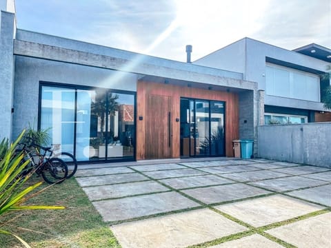 Casa Condomínio com 177m², 4 dormitórios, 4 suítes, 2 vagas, Blue em Xangri-Lá