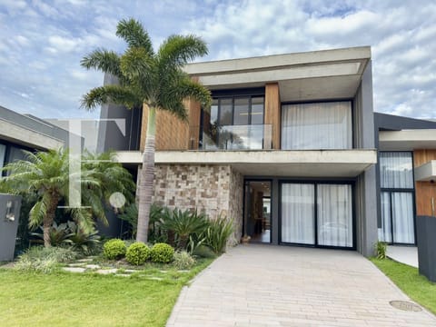 Sobrado com 240m², 4 dormitórios, 4 suítes, 3 vagas, Sunset em Xangri-Lá