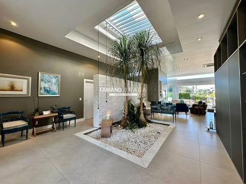 Sobrado com 327m², 5 dormitórios, 5 suítes, 4 vagas, Enseada Lagos em Xangri-Lá