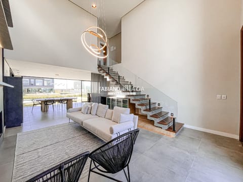 Sobrado com 199m², 4 dormitórios, 4 suítes, 2 vagas, Riviera em Xangri-Lá