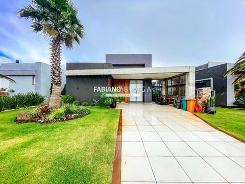 Casa Condomínio com 190m², 4 dormitórios, 4 suítes, 2 vagas, Riviera em Xangri-Lá