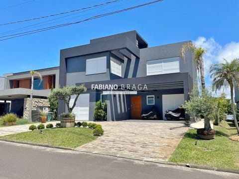 Sobrado com 350m², 6 dormitórios, 6 suítes, 4 vagas, Celebration em Xangri-Lá
