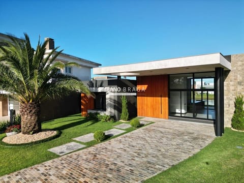 Casa Condomínio com 625m², 4 dormitórios, 4 suítes, 2 vagas, Riviera em Xangri-Lá