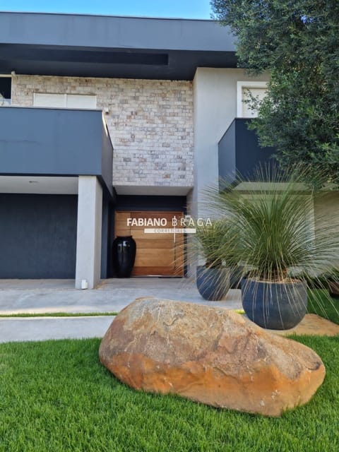 Sobrado com 550m², 5 dormitórios, 5 suítes, 2 vagas, Bosques de Atlântida em Xangri-Lá