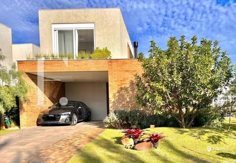 Sobrado com 300m², 3 dormitórios, 3 suítes, 2 vagas, Celebration em Xangri-Lá