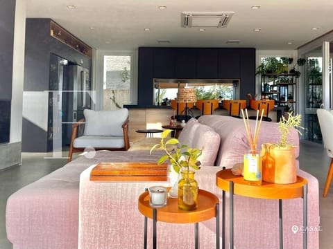 Sobrado com 300m², 3 dormitórios, 3 suítes, 2 vagas, Celebration em Xangri-Lá