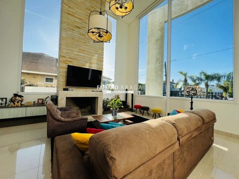 Sobrado com 240m², 3 dormitórios, 3 suítes, 2 vagas, Quintas do Lago em Xangri-Lá