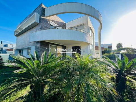 Sobrado com 240m², 3 dormitórios, 3 suítes, 2 vagas, Quintas do Lago em Xangri-Lá