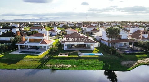 Casa Condomínio com 451m², 5 dormitórios, 5 suítes, 4 vagas, Green Village Golf Club em Xangri-Lá