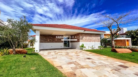 Casa Condomínio com 451m², 5 dormitórios, 5 suítes, 4 vagas, Green Village Golf Club em Xangri-Lá