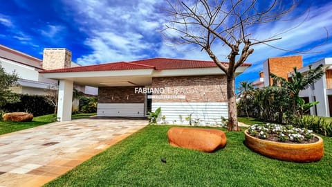 Casa Condomínio com 451m², 5 dormitórios, 5 suítes, 4 vagas, Green Village Golf Club em Xangri-Lá