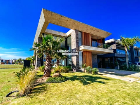 Sobrado com 436m², 5 dormitórios, 5 suítes, 2 vagas, Sense em Xangri-Lá