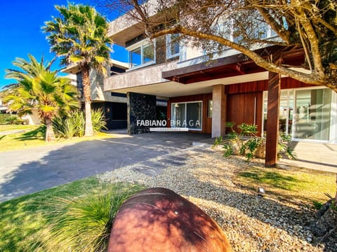 Sobrado com 395m², 5 dormitórios, 5 suítes, Playa Vista em Xangri-Lá