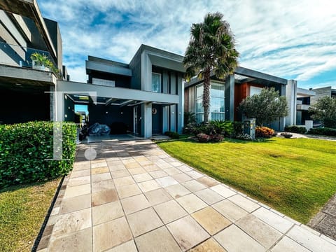 Sobrado com 230m², 4 dormitórios, 4 suítes, 2 vagas, Capão Ilhas Resort em Capão da Canoa