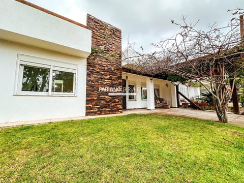 Casa com 143m², 4 dormitórios, 4 suítes, 2 vagas, no bairro Noiva do Mar em Xangri-Lá