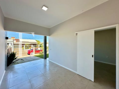 Casa com 96m², 2 dormitórios, 1 suíte, no bairro Centro em Xangri-Lá
