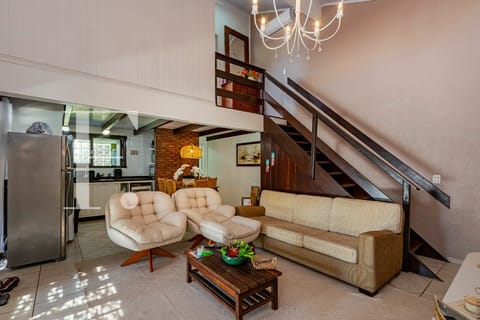 Casa com 113m², 3 dormitórios, 3 suítes, 4 vagas, no bairro Centro em Xangri-Lá