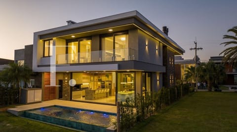 Sobrado com 380m², 5 dormitórios, 5 suítes, 2 vagas, Capão Ilhas Resort em Capão da Canoa