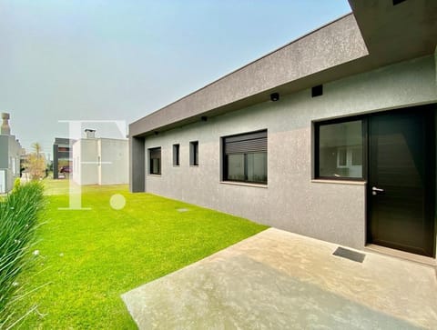 Casa Condomínio com 170m², 4 dormitórios, 4 suítes, 3 vagas, Dubai Resort em Capão da Canoa