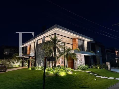 Sobrado com 273m², 4 dormitórios, 4 suítes, 2 vagas, Sunset em Xangri-Lá