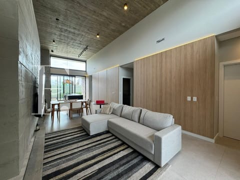 Casa Condomínio com 160m², 4 dormitórios, 4 suítes, 2 vagas, Sunset em Xangri-Lá
